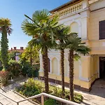 Apartman Rhea